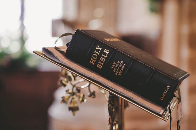 Datei:Bibel-2110439 640.jpg